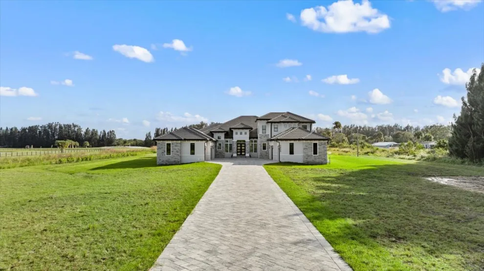 Vero Beach Grand Estate by LifeStyle Homes, Inc. - Photo 19