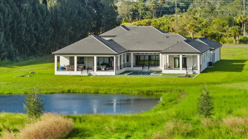 Vero Beach Grand Estate by LifeStyle Homes, Inc. - Photo 30