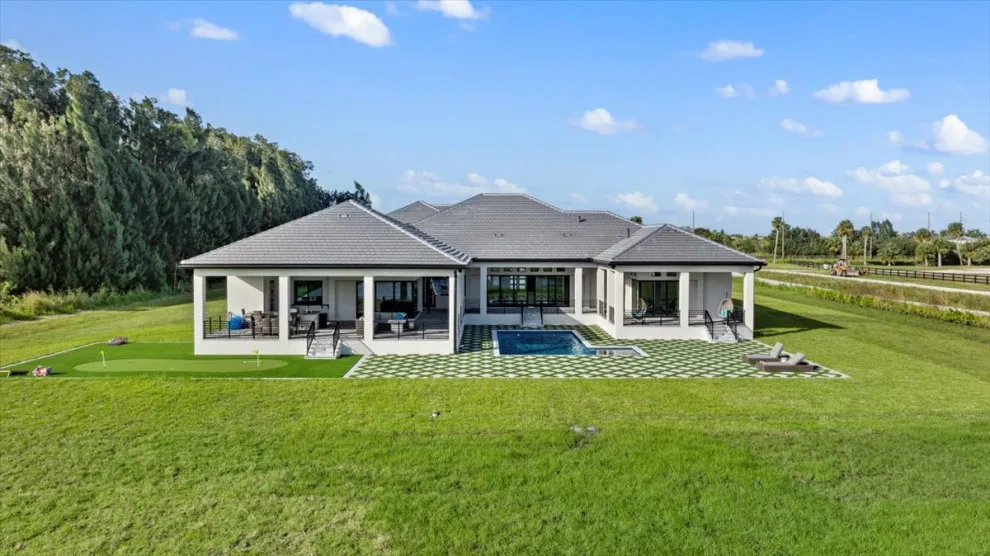 Vero Beach Grand Estate by LifeStyle Homes, Inc. - Photo 27