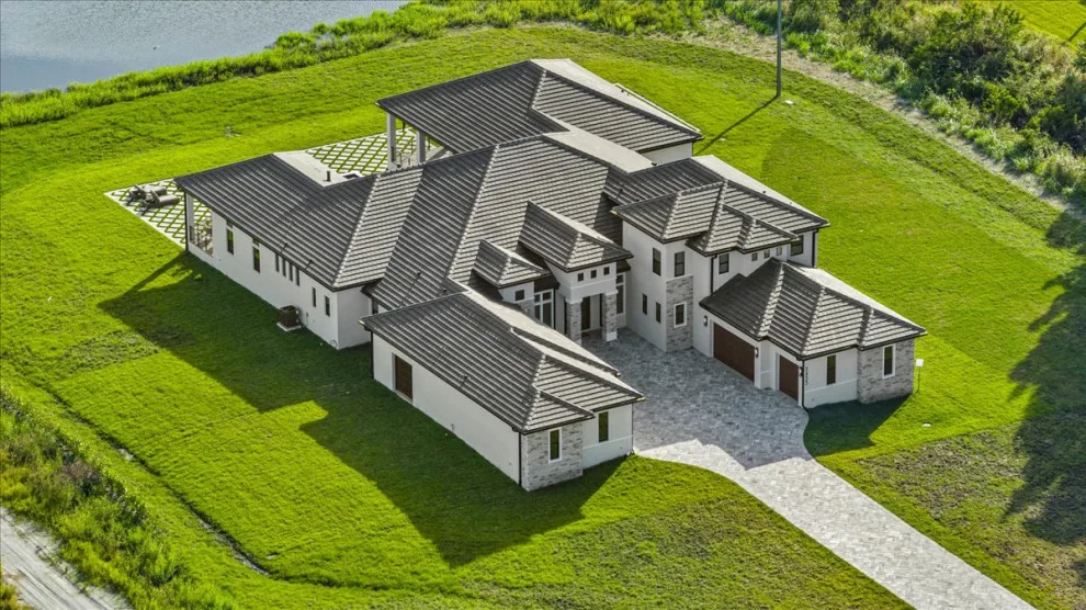 Vero Beach Grand Estate by LifeStyle Homes, Inc. - Photo 17