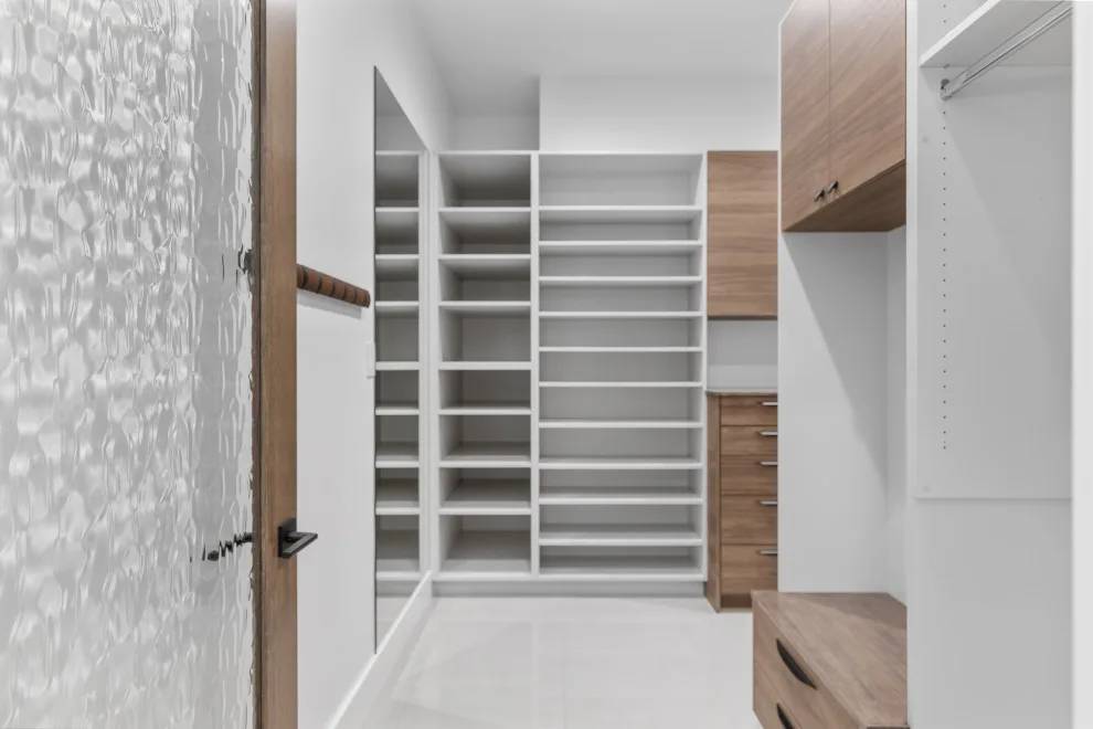 Cozy and Contemporary Tailored Residence by Bloomfield Custom Homes - Photo 7