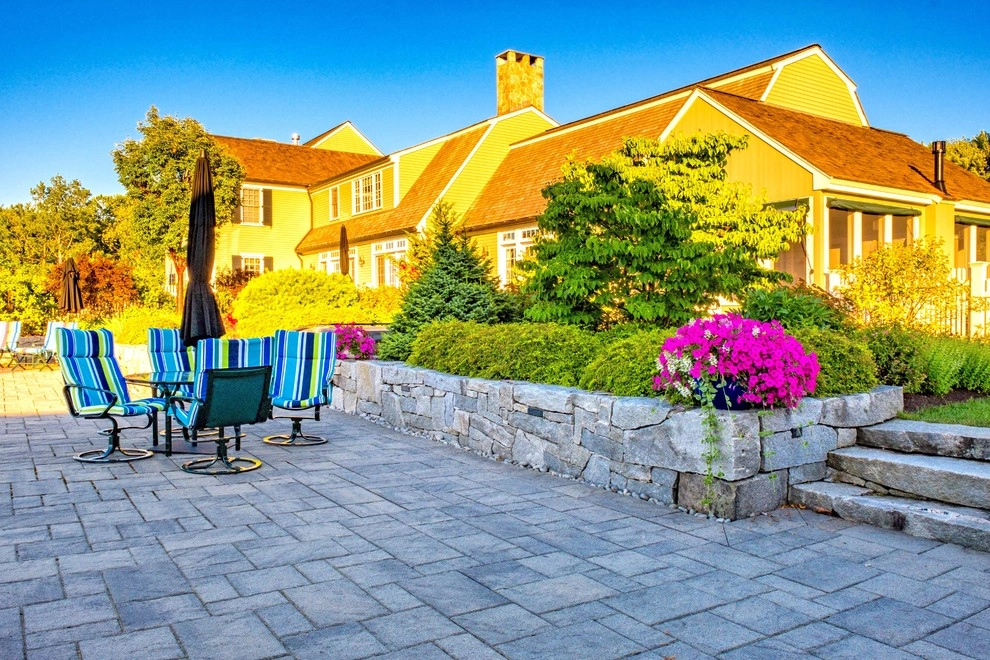 Traditional New Hampshire Estate by Pellettieri Associates, Inc. - Photo 2