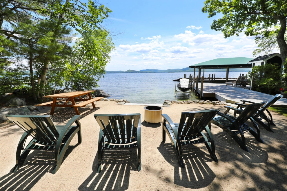 Lakeside Lodge Home by Pellettieri Associates, Inc. - Photo 9