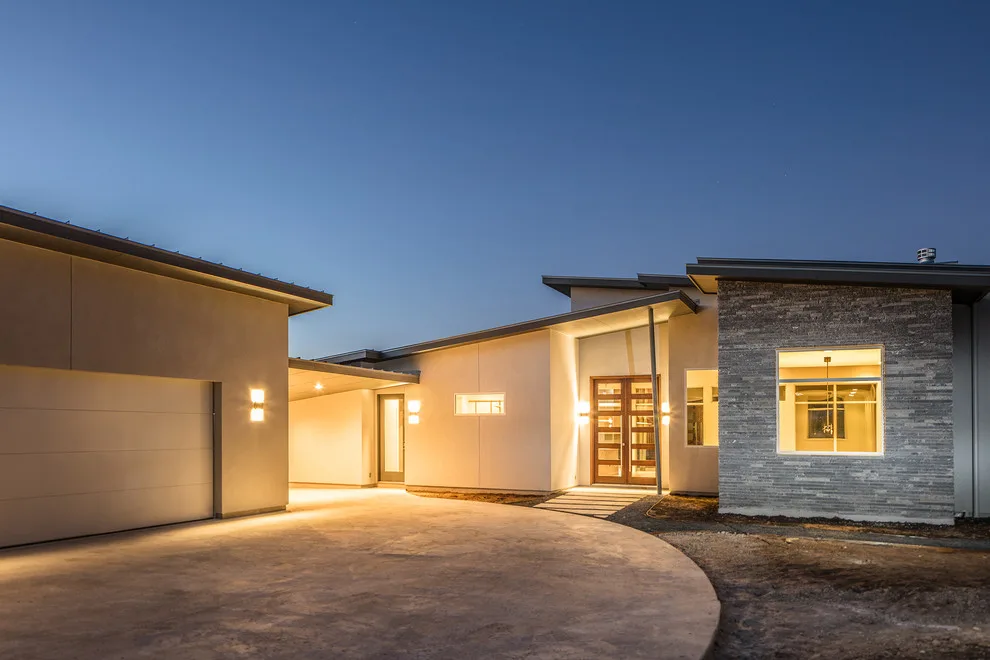Ivory Stallion Bay by Blue Horse Building & Design - Photo 9