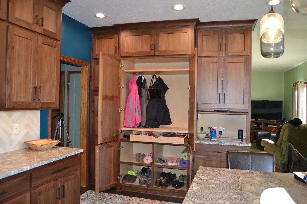 Lincoln Cabinet - Photo 5