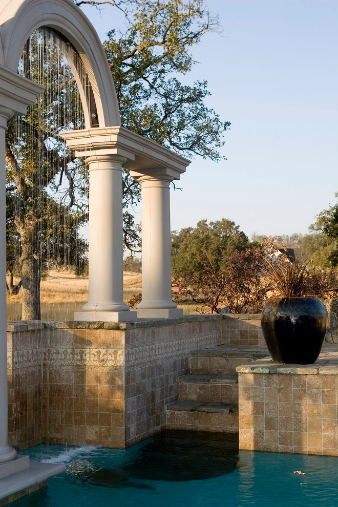 Roman Arches by Artisan Home Resorts - Photo 2