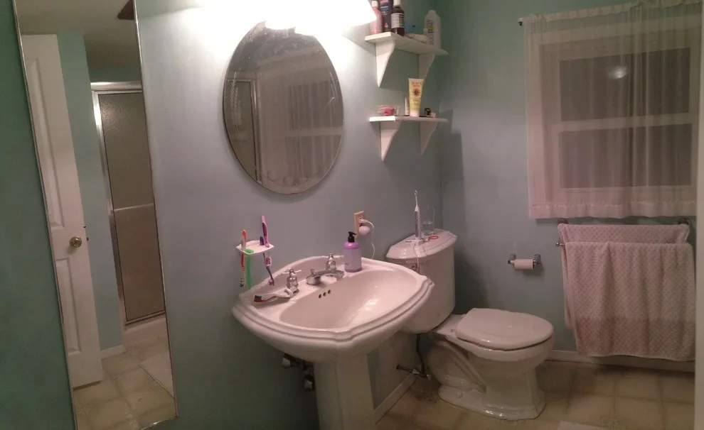 Suspended Modern Bathroom by In A Week. Guaranteed - Photo 9