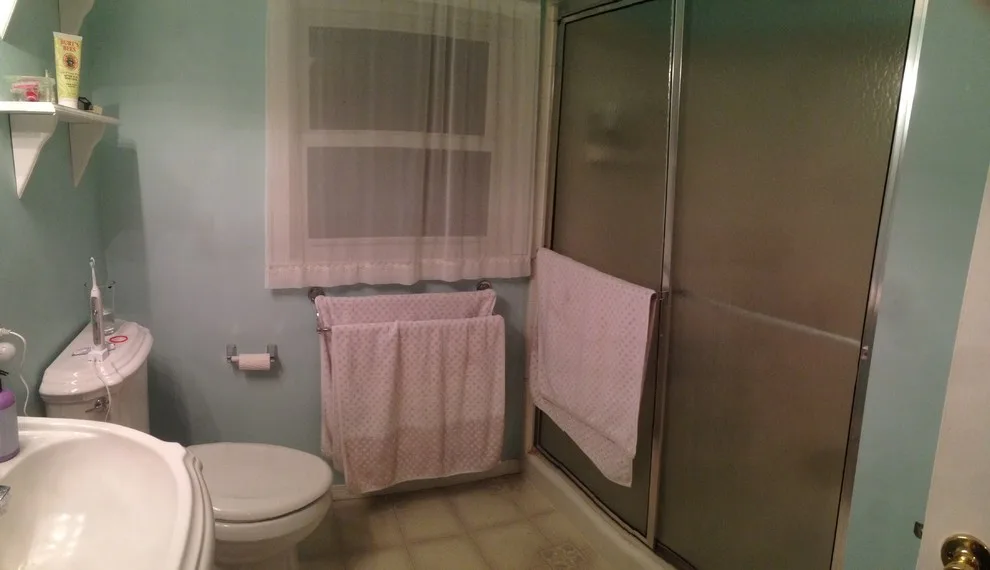 Suspended Modern Bathroom by In A Week. Guaranteed - Photo 12