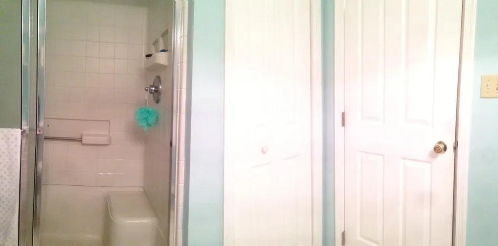 Suspended Modern Bathroom by In A Week. Guaranteed - Photo 2