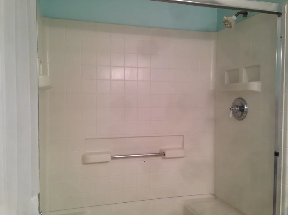 Suspended Modern Bathroom by In A Week. Guaranteed - Photo 13