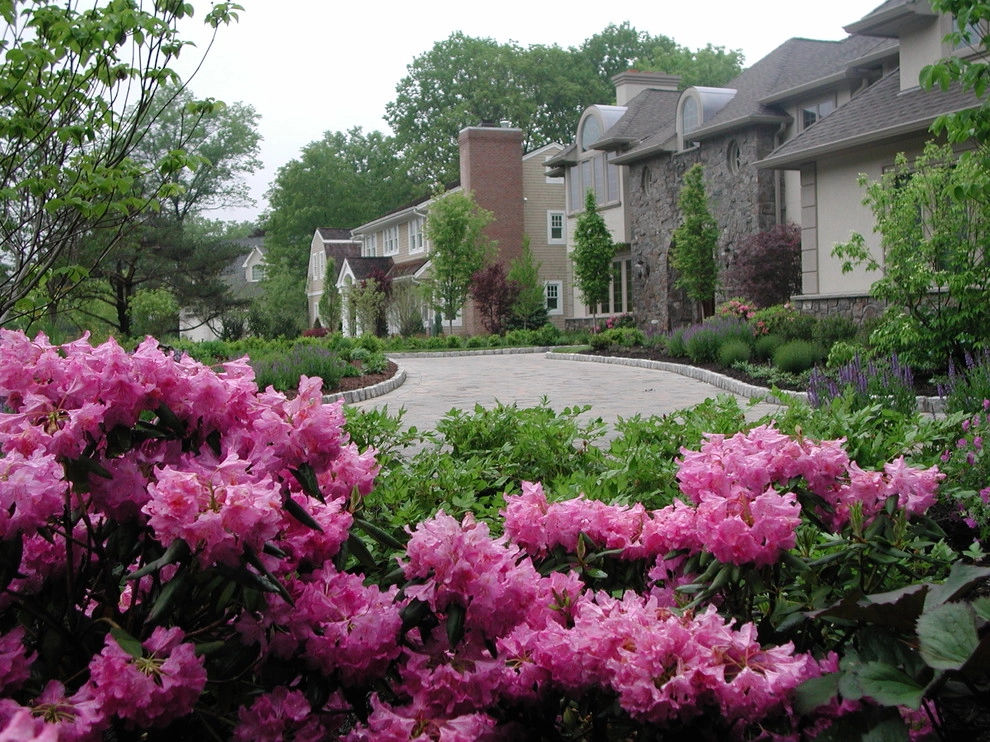 Private Residence by Artisan Landscapes And Pools - Photo 7