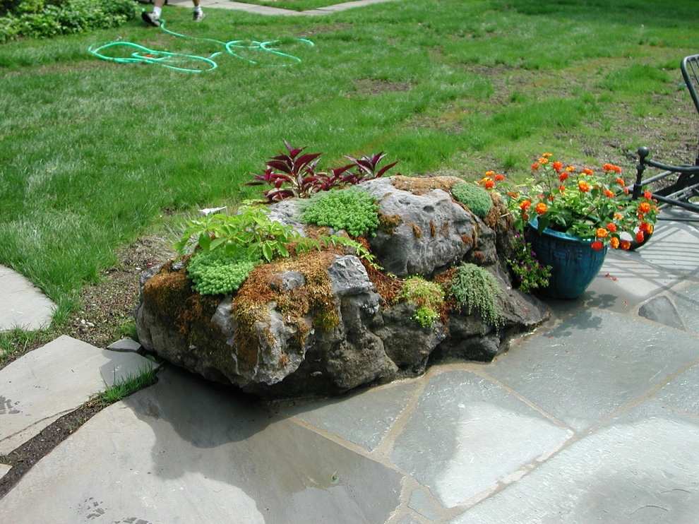 A Unique Pool and Spa by Artisan Landscapes And Pools - Photo 8