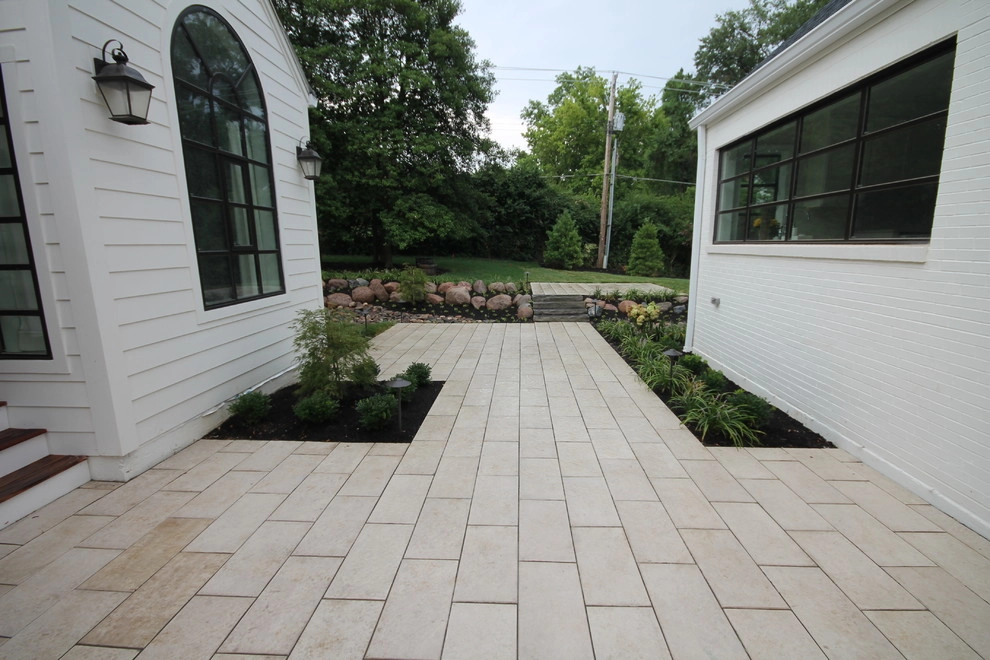 Town & Country MO- Patio by Poynter Landscape Architecture & Construction - Photo 8