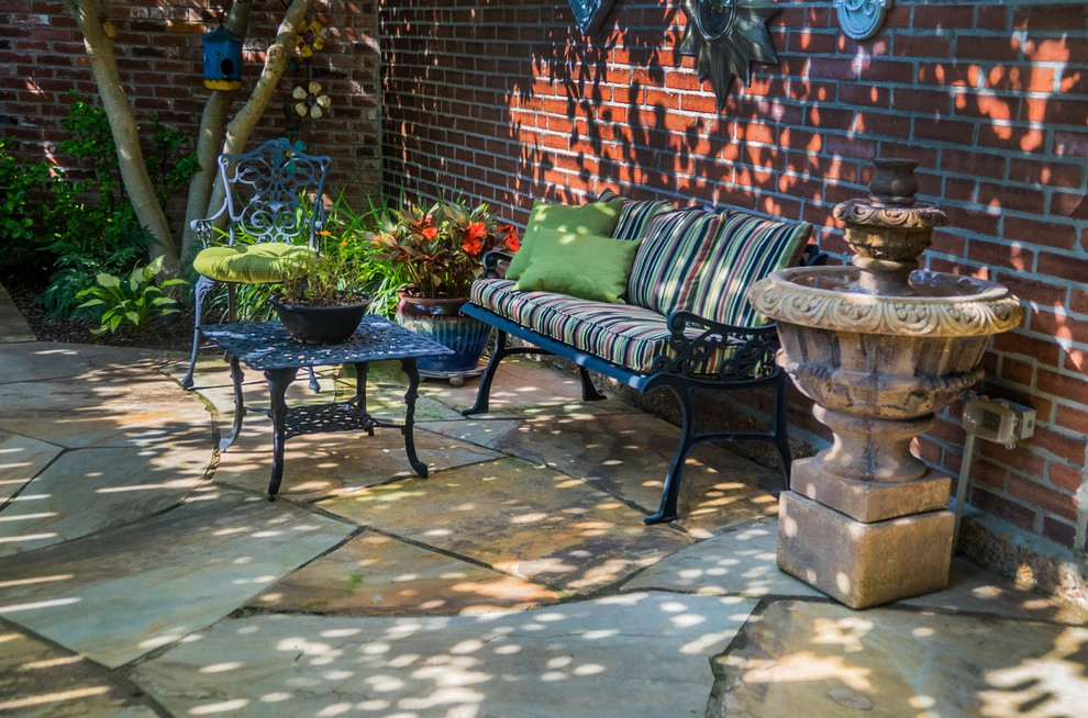 St Louis- Small Backyard Makeover by Poynter Landscape Architecture & Construction - Photo 5