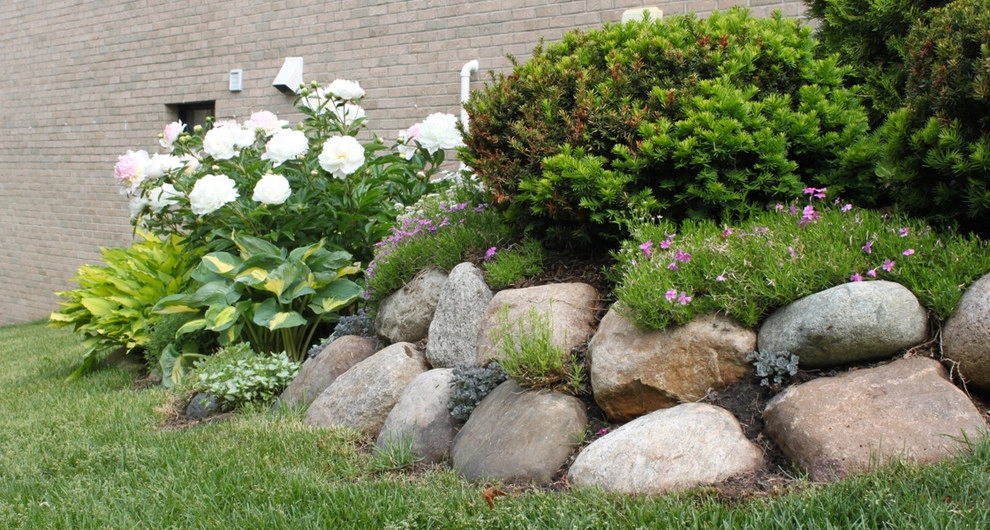 Landscaping Projects by Premier Landscaping Inc. - Photo 3