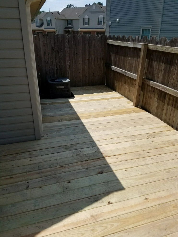 Townhouse deck by Premiere Landscape Design - Photo 5