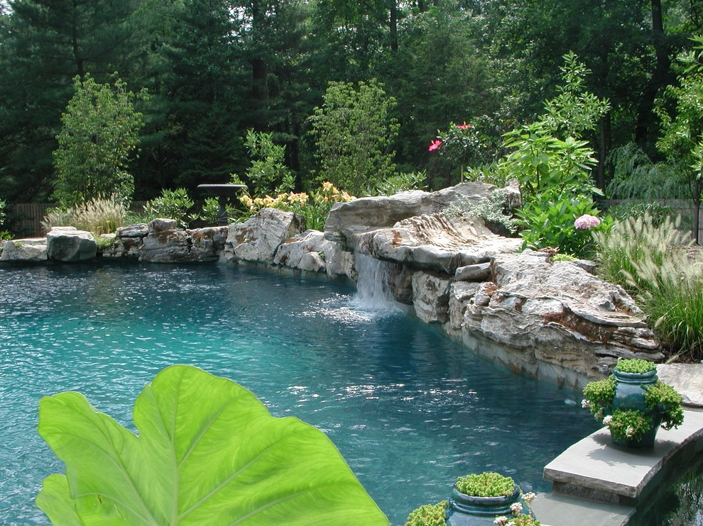 A Unique Pool and Spa by Artisan Landscapes And Pools - Photo 4