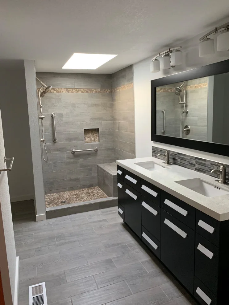 Bathroom makeover (Before & After) by Ultimate Remodeling - Photo 6