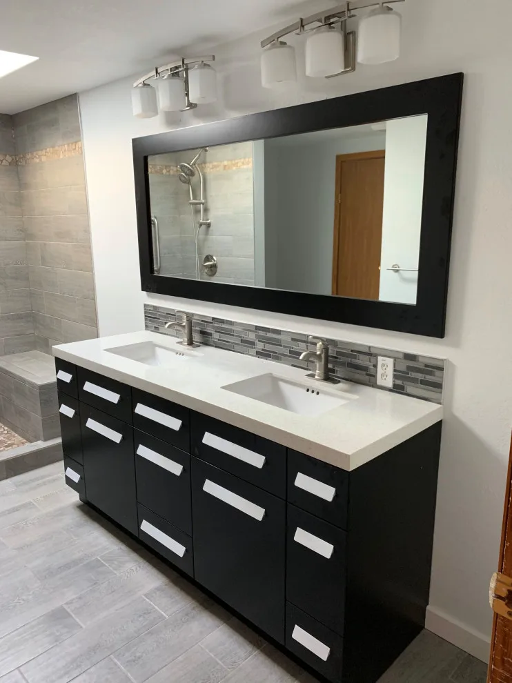 Bathroom makeover (Before & After) by Ultimate Remodeling - Photo 4
