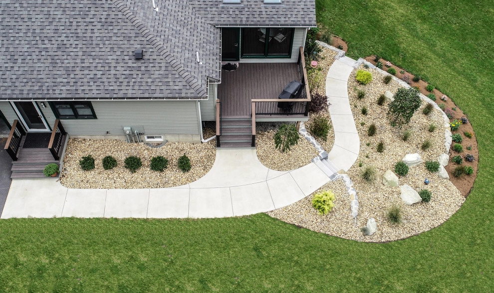 Landscape by Ralph Williams Landscape Design - Photo 3