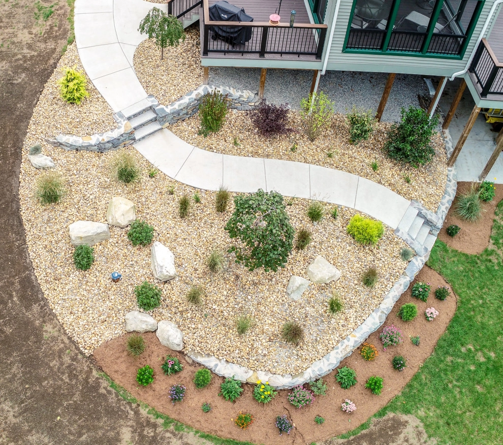 Landscape by Ralph Williams Landscape Design - Photo 4