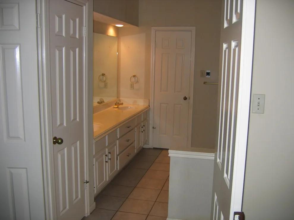 Home Kitchen and Bathroom Renovation by Heritage Construction Co. - Photo 5