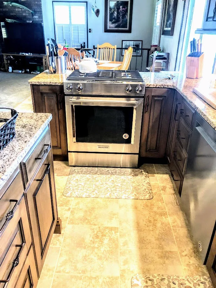 Waterfront Kitchen by Whitney Garrett / Kenwood Kitchens - Photo 13