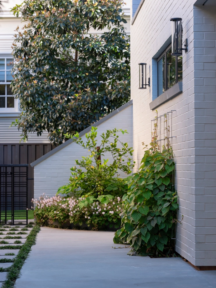 Contemporary Revival by Randy Thueme Design Inc. - Landscape Architecture - Photo 2