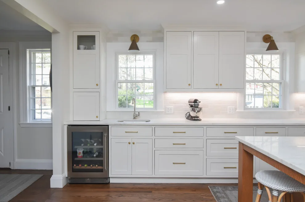 White Oak Island in a Transitional Kitchen by Taylor Made Cabinets, Leominster MA - Photo 16