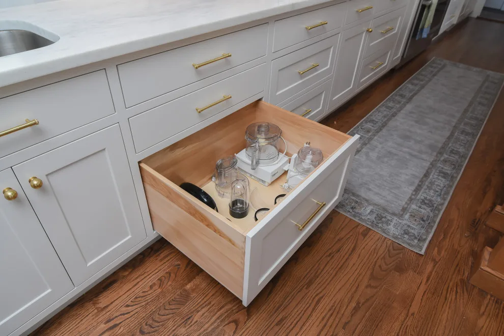 White Oak Island in a Transitional Kitchen by Taylor Made Cabinets, Leominster MA - Photo 10
