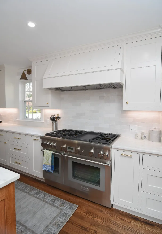 White Oak Island in a Transitional Kitchen by Taylor Made Cabinets, Leominster MA - Photo 11