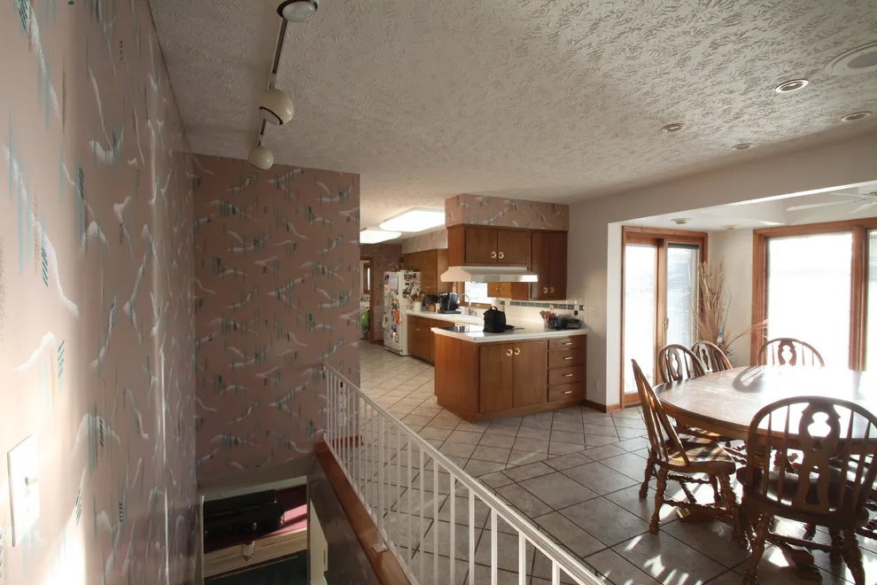 Contemporary Lakefront by Lincoln Cabinet - Photo 8