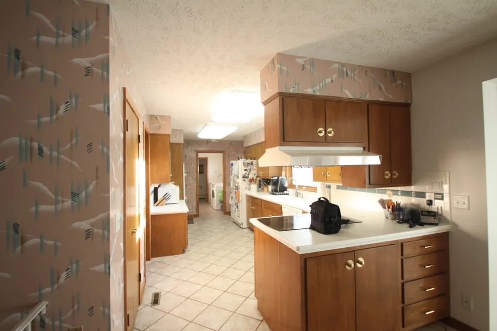 Contemporary Lakefront by Lincoln Cabinet - Photo 7