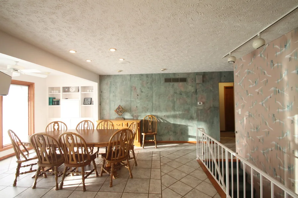 Contemporary Lakefront by Lincoln Cabinet - Photo 4