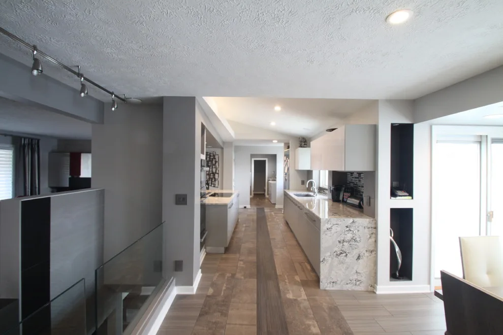 Contemporary Lakefront by Lincoln Cabinet - Photo 5