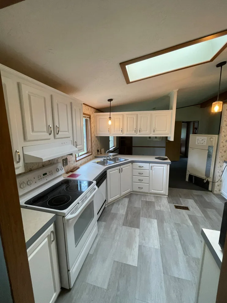 Emerald City Custom Cabinets - Photo 6