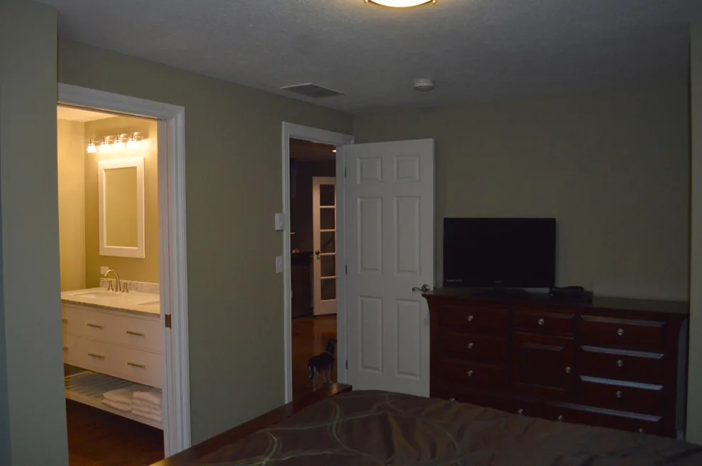 Guara Bedroom, Craft Room, and Bathroom by Arrow Contracting Service, Inc. - Photo 7