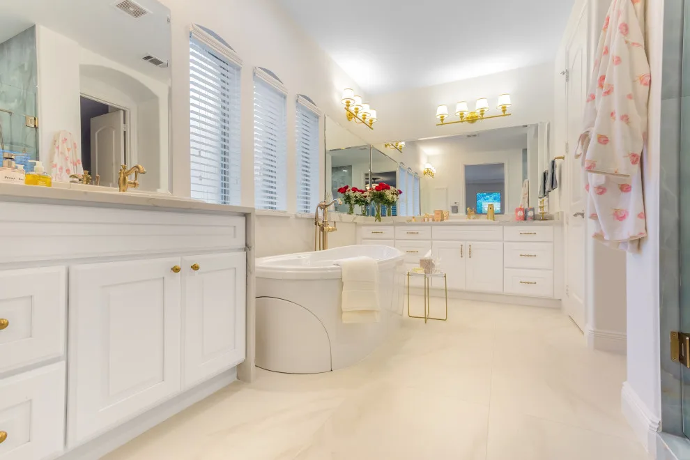 Main Bathroom in Dallas by Dallas Bathroom & Kitchen Remodeling - Photo 7