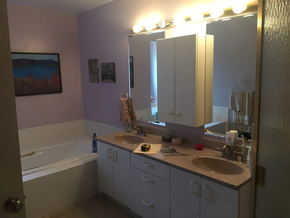 Roland Park Restroom by Whitney Garrett / Kenwood Kitchens - Photo 9