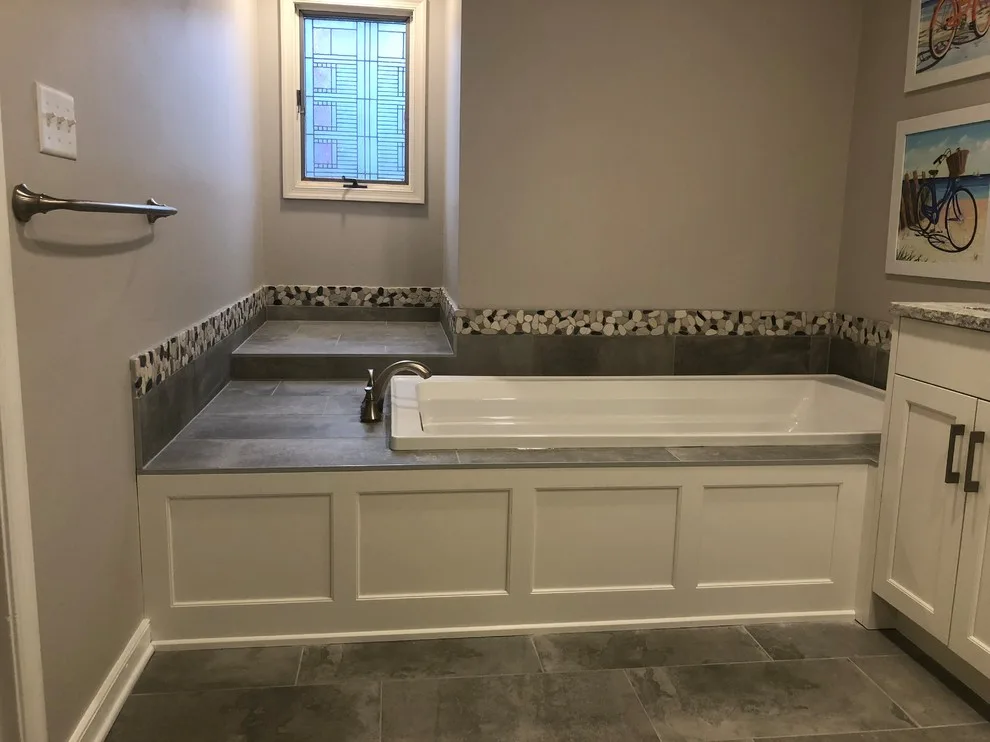 Roland Park Restroom by Whitney Garrett / Kenwood Kitchens - Photo 12