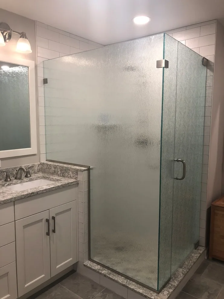 Roland Park Restroom by Whitney Garrett / Kenwood Kitchens - Photo 7