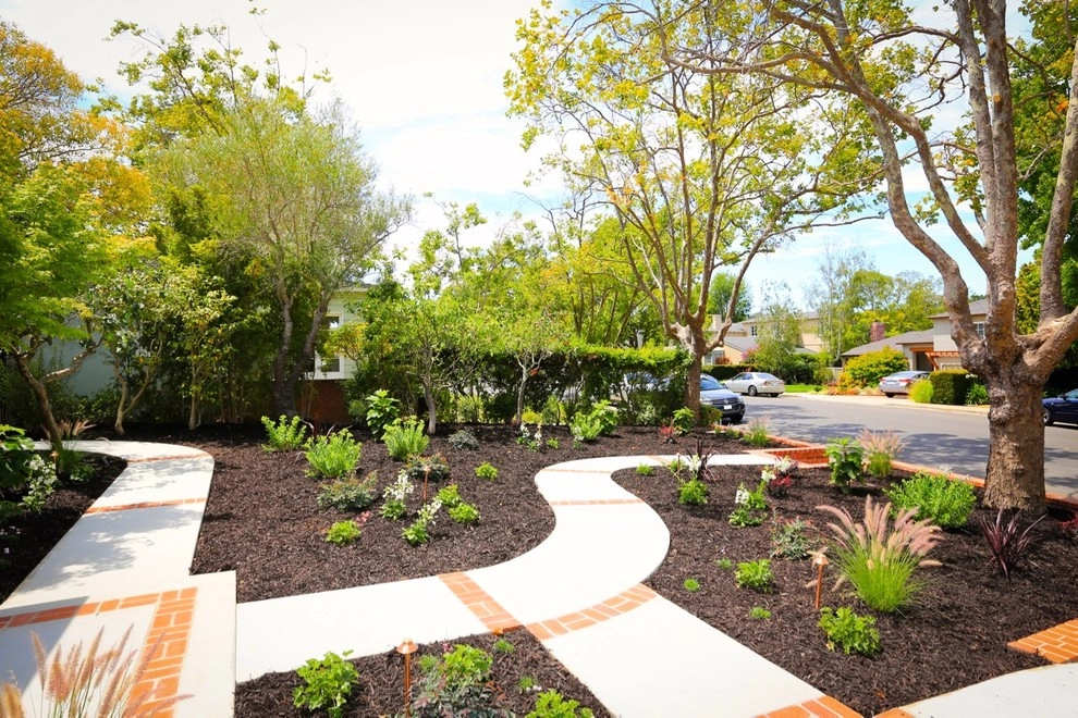 Traditional Woodland Garden by Rock Paper Clippers - Photo 4