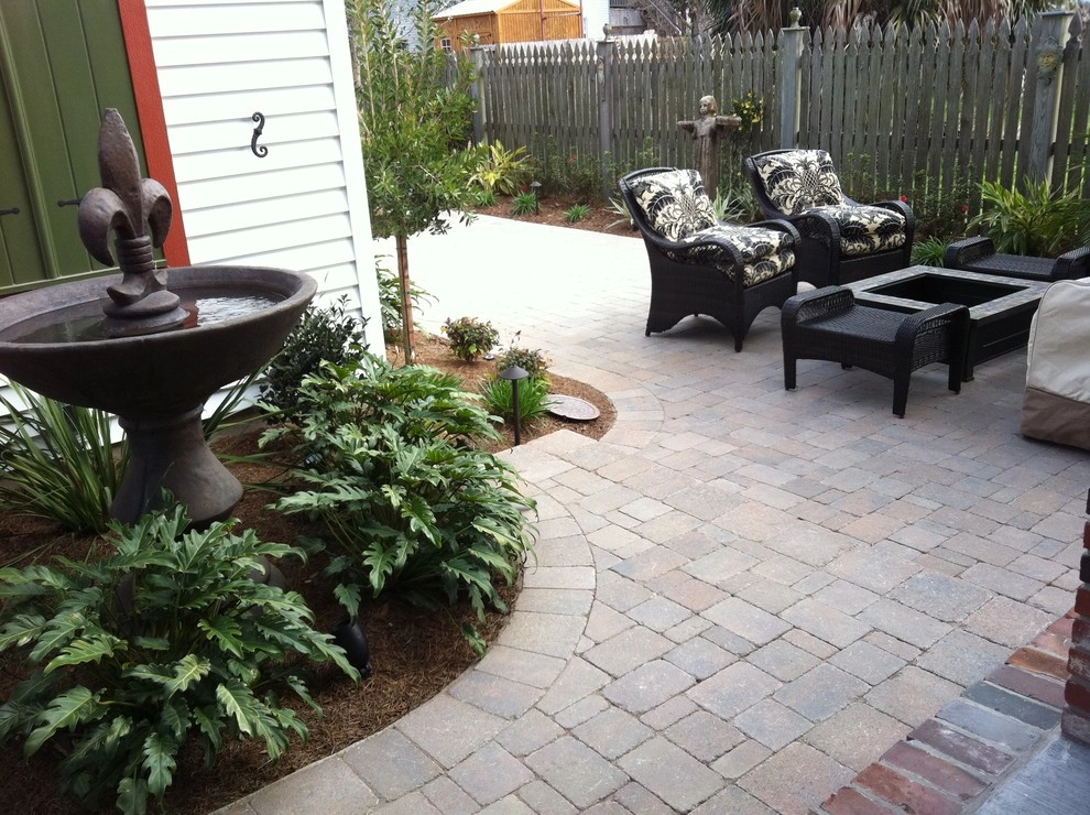 Lakeview Courtyard and Landscaping by Artscape Land Design - Photo 2