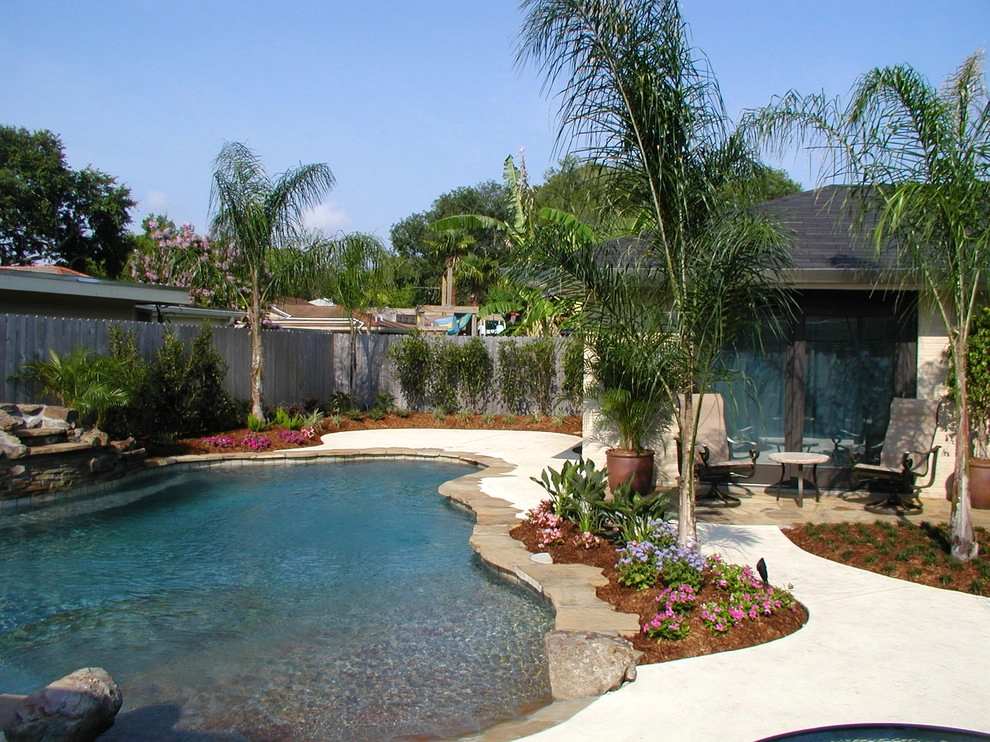 Beach Entrance Pool Design by Artscape Land Design - Photo 2