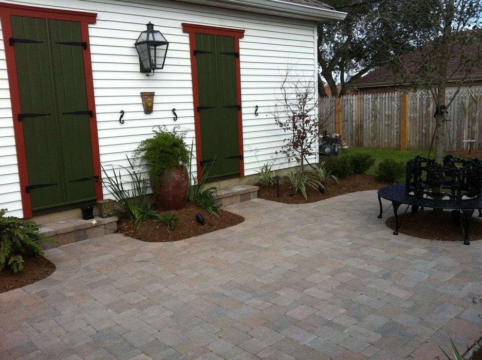 Lakeview Courtyard and Landscaping by Artscape Land Design - Photo 4