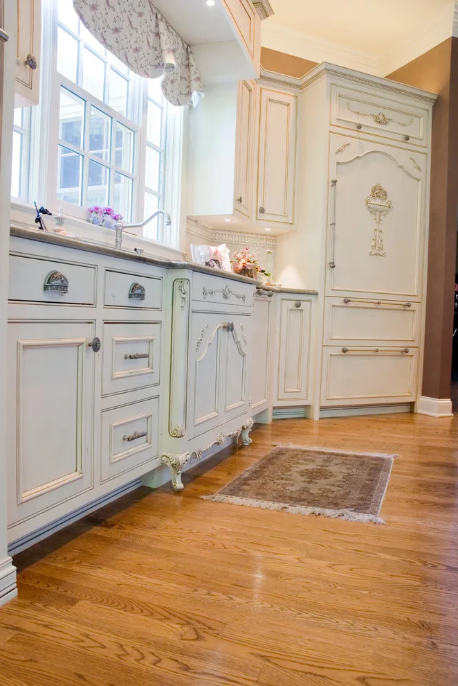 Classic Kitchen by Hartert-Russell - Photo 20