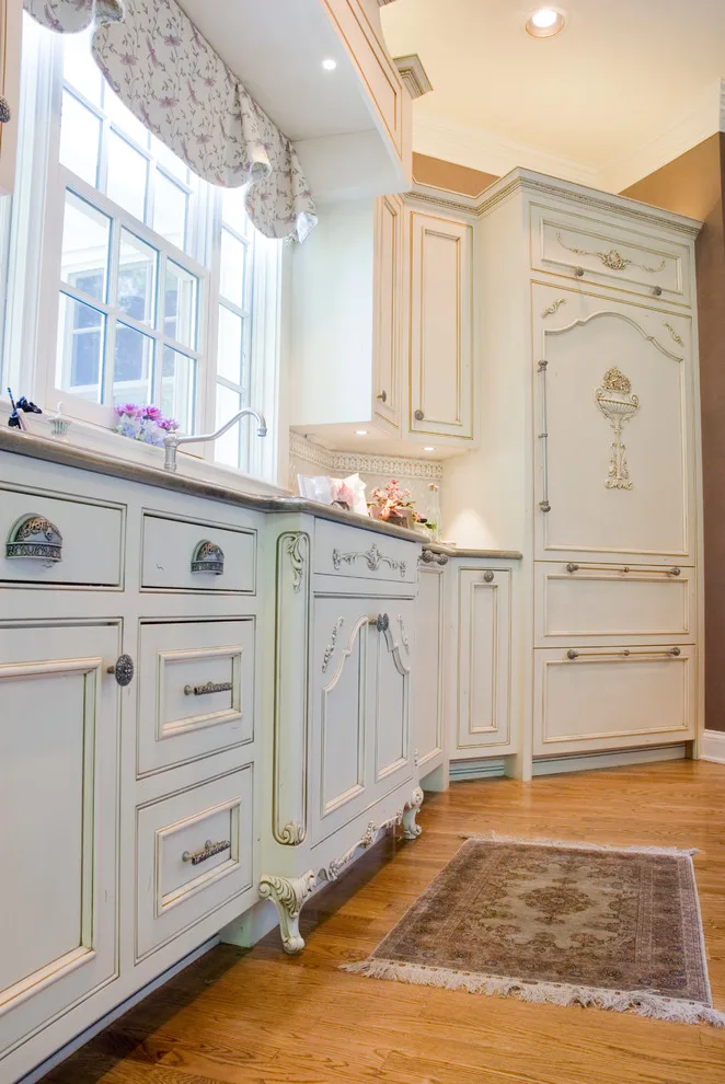 Classic Kitchen by Hartert-Russell - Photo 37