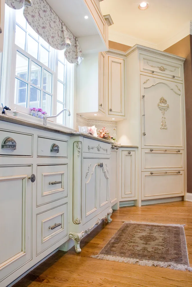 Classic Kitchen by Hartert-Russell - Photo 35