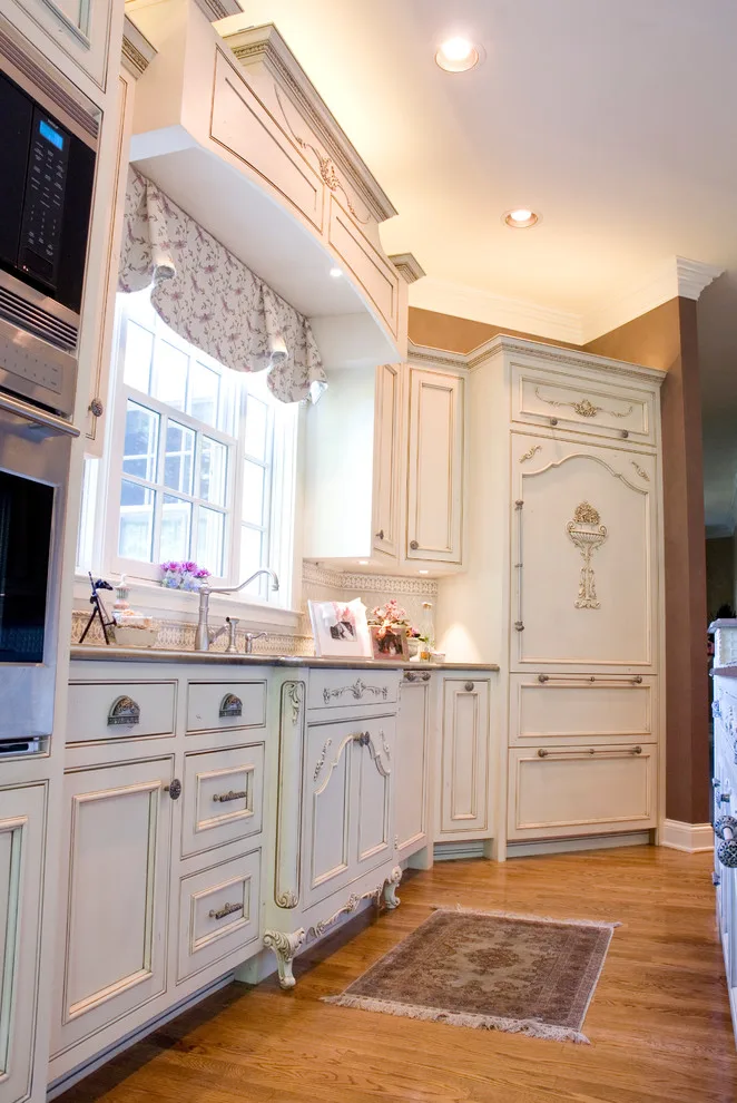 Classic Kitchen by Hartert-Russell - Photo 32