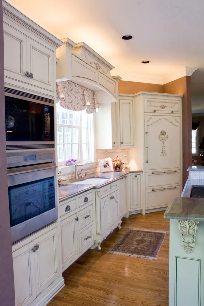 Classic Kitchen by Hartert-Russell - Photo 22